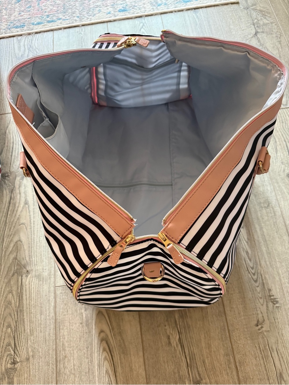 Carry-on Garment/Duffel Black & White Weekender Tote with Pink Trim ✈️ 👗👔 - Picture 3 of 8
